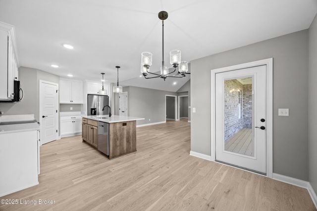 136 Wooded Glen Dr, Mt Washington, KY 40047