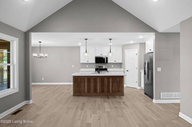 136 Wooded Glen Dr, Mt Washington, KY 40047