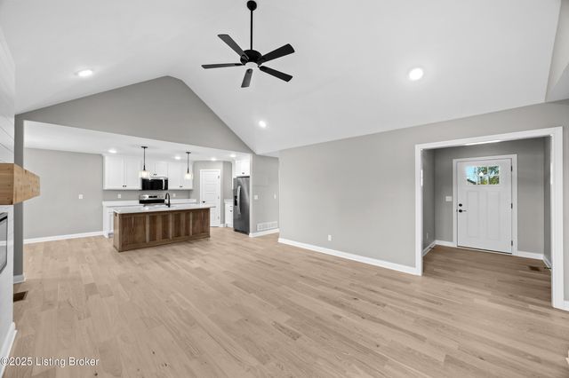 136 Wooded Glen Dr, Mt Washington, KY 40047