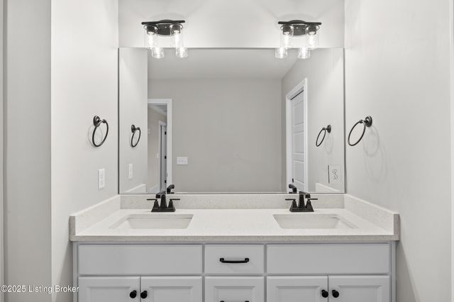 136 Wooded Glen Dr, Mt Washington, KY 40047