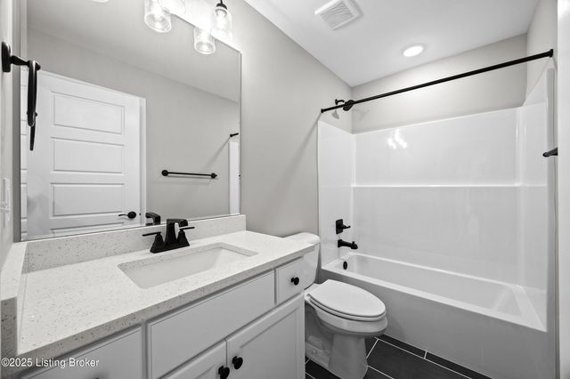 136 Wooded Glen Dr, Mt Washington, KY 40047