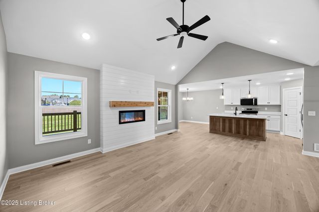 136 Wooded Glen Dr, Mt Washington, KY 40047