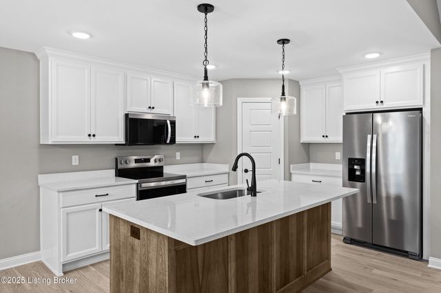 136 Wooded Glen Dr, Mt Washington, KY 40047