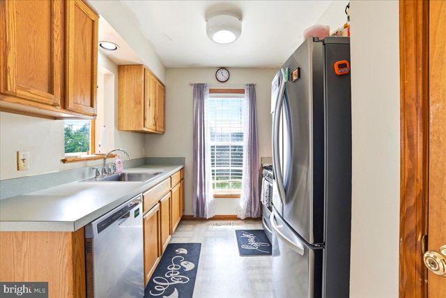 32 THREE SISTERS CT, Ranson, WV 25438