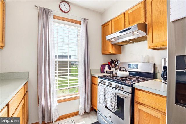 32 THREE SISTERS CT, Ranson, WV 25438