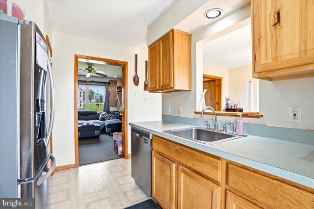 32 THREE SISTERS CT, Ranson, WV 25438