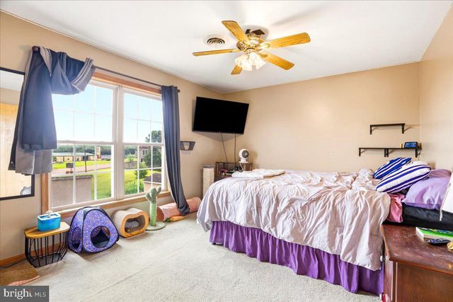 32 THREE SISTERS CT, Ranson, WV 25438