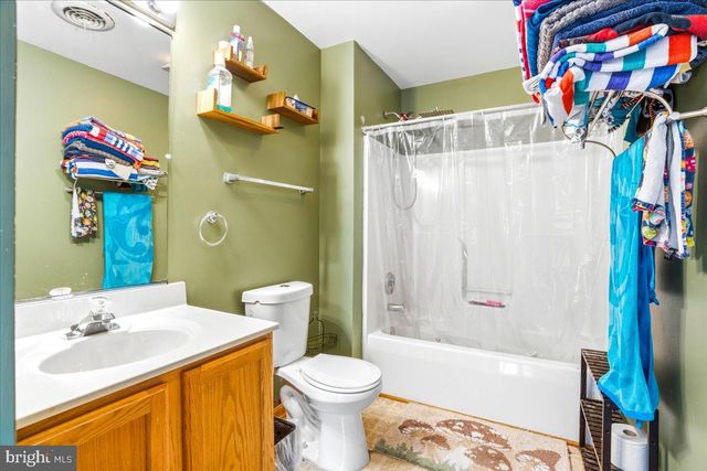 32 THREE SISTERS CT, Ranson, WV 25438