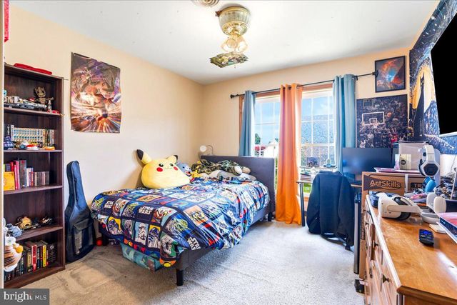 32 THREE SISTERS CT, Ranson, WV 25438