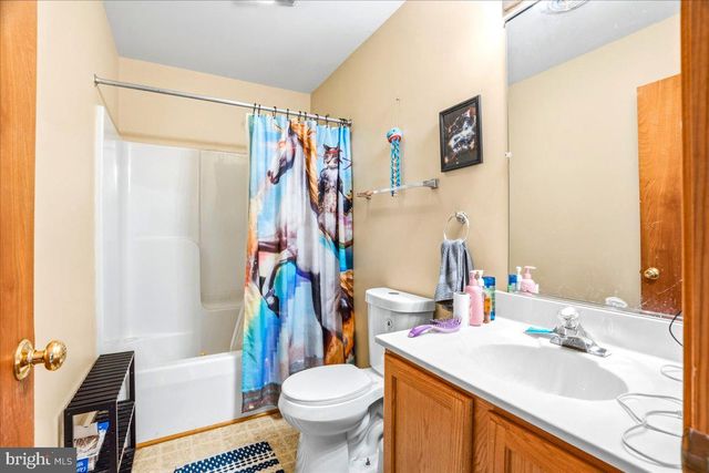 32 THREE SISTERS CT, Ranson, WV 25438