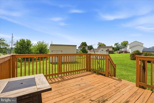 32 THREE SISTERS CT, Ranson, WV 25438