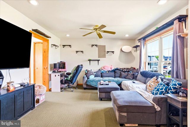 32 THREE SISTERS CT, Ranson, WV 25438