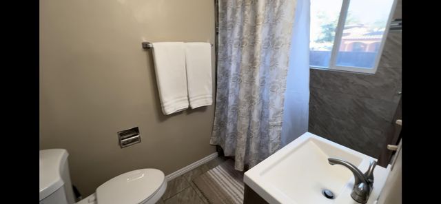 636 San Pedro Drive SE, Albuquerque, NM 87108