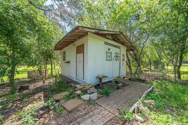 756 Northeast Dr, Bandera, TX 78003