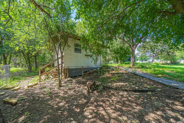 756 Northeast Dr, Bandera, TX 78003