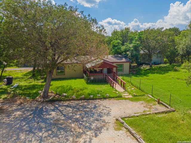 756 Northeast Dr, Bandera, TX 78003