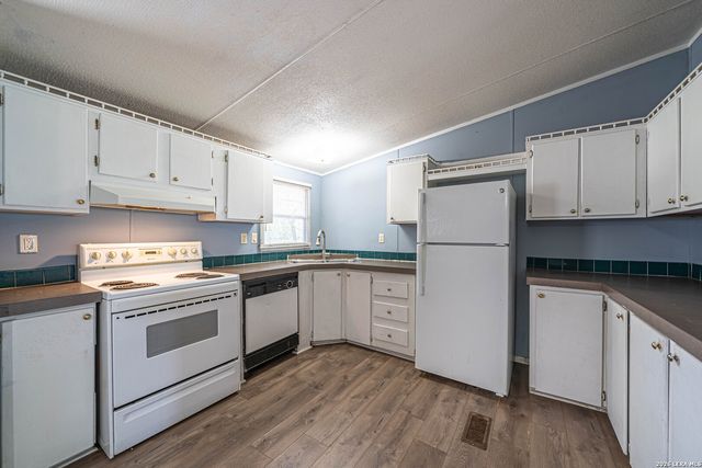 756 Northeast Dr, Bandera, TX 78003
