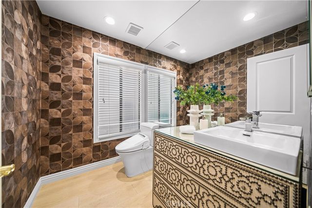 6 Ribera, Irvine, CA 92620