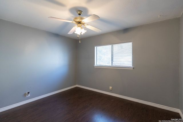 5434 MOUNTAIN VISTA DR, San Antonio, TX 78247