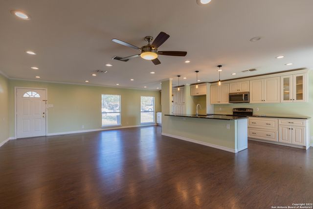 5434 MOUNTAIN VISTA DR, San Antonio, TX 78247