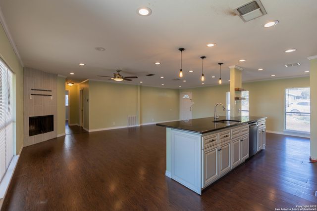 5434 MOUNTAIN VISTA DR, San Antonio, TX 78247