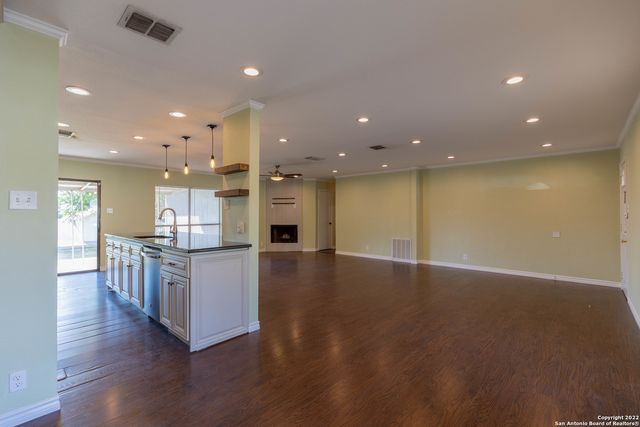 5434 MOUNTAIN VISTA DR, San Antonio, TX 78247