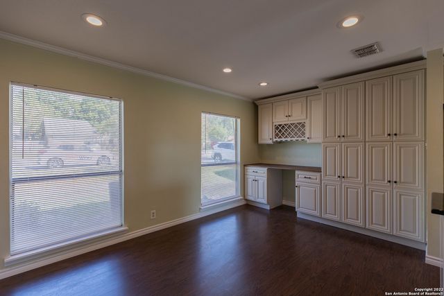 5434 MOUNTAIN VISTA DR, San Antonio, TX 78247