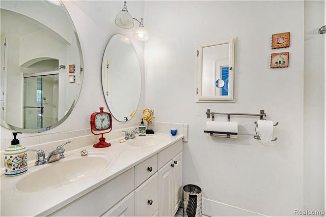 22915 E 13 Mile Road, Saint Clair Shores, MI 48082