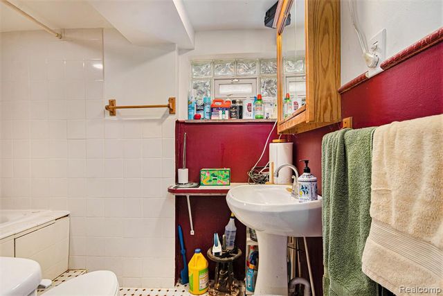 22915 E 13 Mile Road, Saint Clair Shores, MI 48082