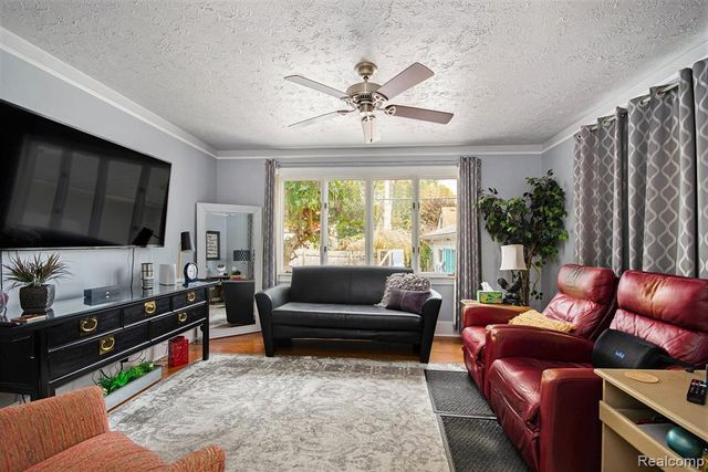 22915 E 13 Mile Road, Saint Clair Shores, MI 48082