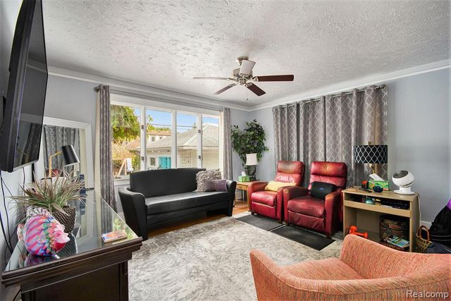 22915 E 13 Mile Road, Saint Clair Shores, MI 48082