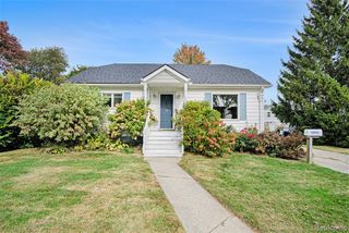 22915 E 13 Mile Road, Saint Clair Shores, MI 48082