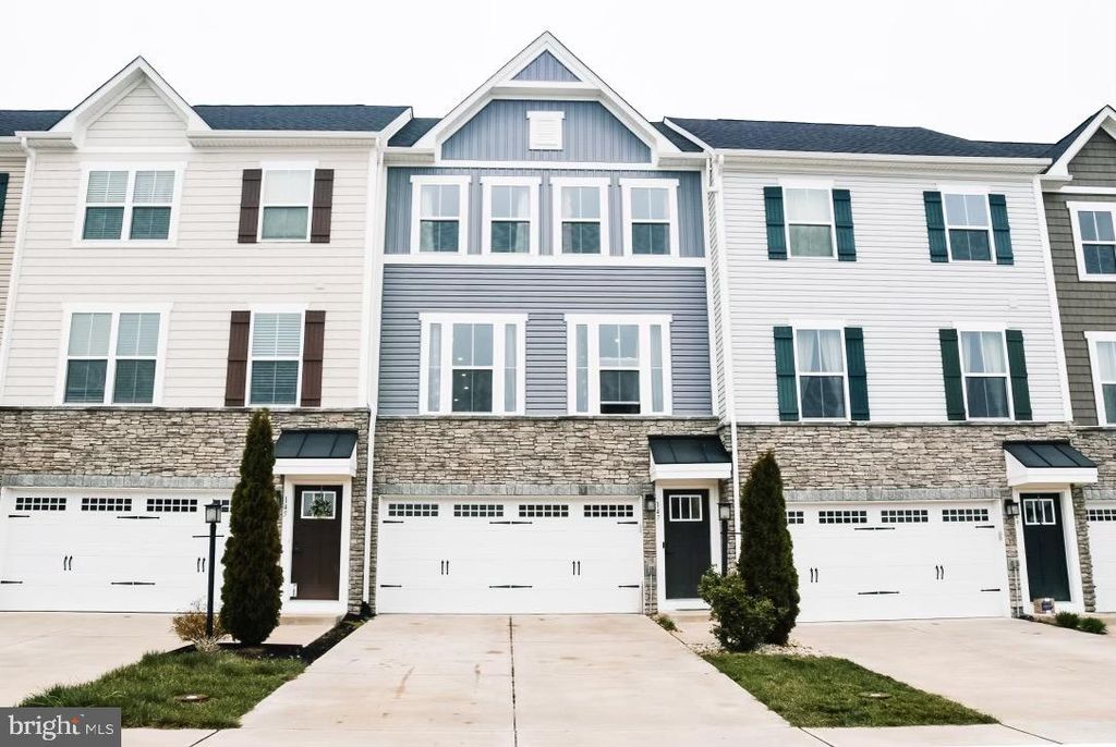 147 BURKWOOD TER, Lake Frederick, VA 22630