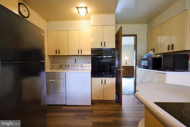 54 RED BERRY RD, Levittown, PA 19056