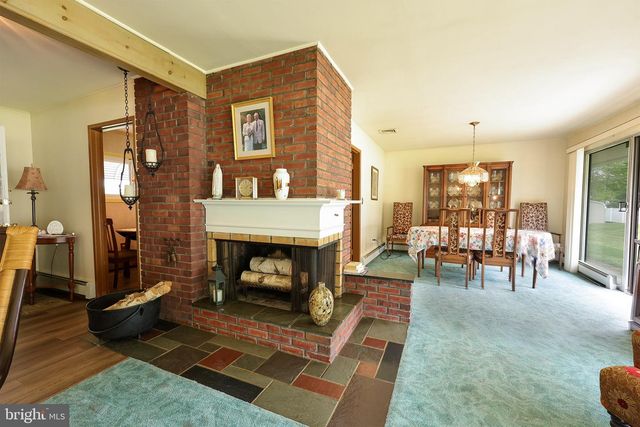 54 RED BERRY RD, Levittown, PA 19056