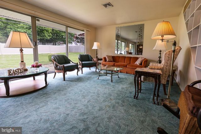 54 RED BERRY RD, Levittown, PA 19056