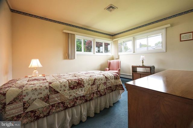 54 RED BERRY RD, Levittown, PA 19056