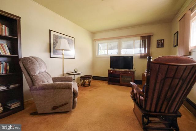 54 RED BERRY RD, Levittown, PA 19056