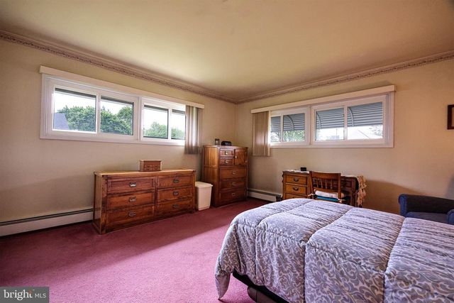 54 RED BERRY RD, Levittown, PA 19056