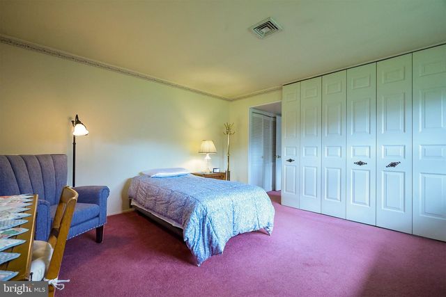 54 RED BERRY RD, Levittown, PA 19056