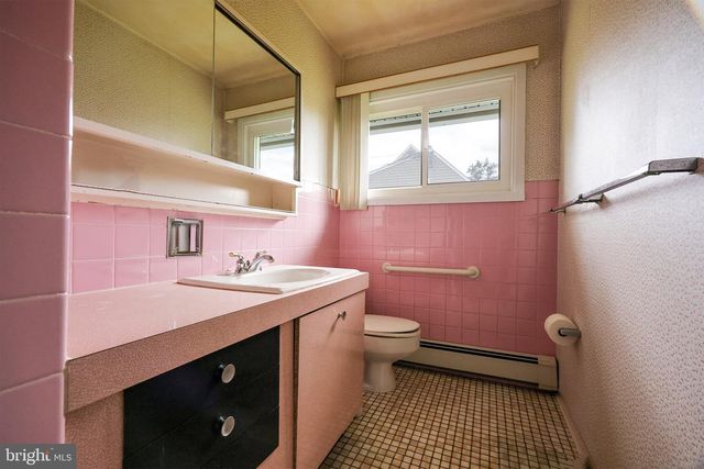 54 RED BERRY RD, Levittown, PA 19056