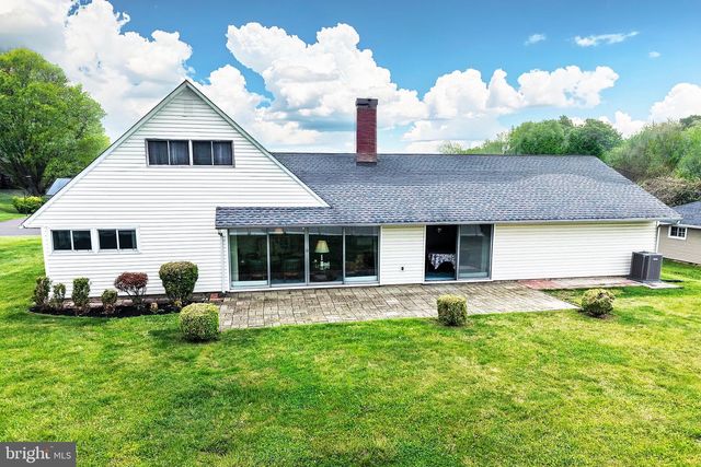54 RED BERRY RD, Levittown, PA 19056