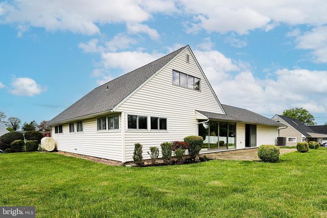 54 RED BERRY RD, Levittown, PA 19056