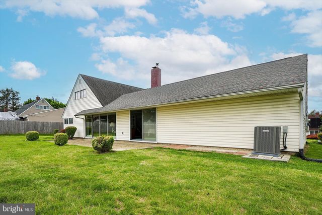 54 RED BERRY RD, Levittown, PA 19056