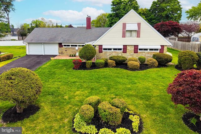 54 RED BERRY RD, Levittown, PA 19056