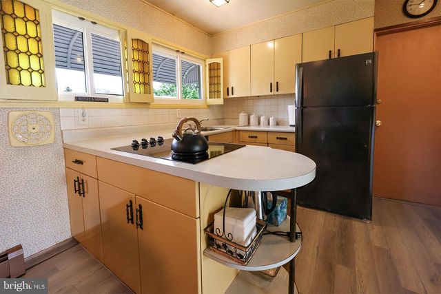 54 RED BERRY RD, Levittown, PA 19056