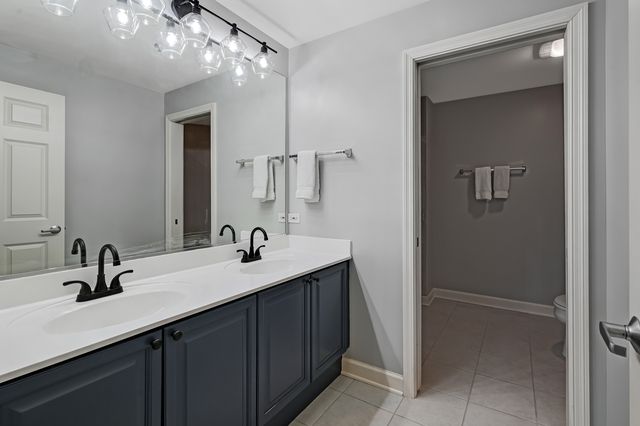 865 E 22nd Street B-216, Lombard, IL 60148