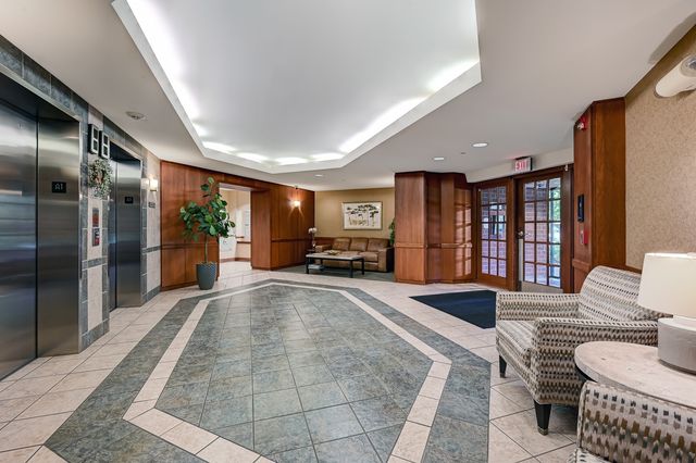 865 E 22nd Street B-216, Lombard, IL 60148
