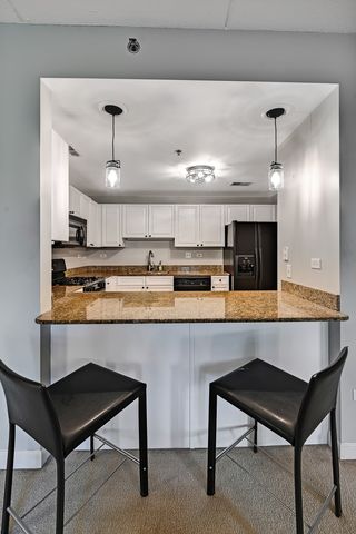 865 E 22nd Street B-216, Lombard, IL 60148