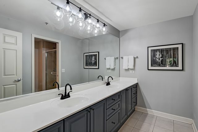 865 E 22nd Street B-216, Lombard, IL 60148